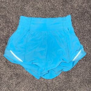 Lululemon Hotty hot high rise 2.5 inch shorts | size 2 | kayak blue light